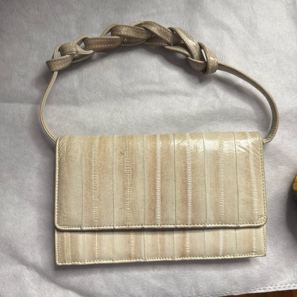 Elegant Cream Leather Shoulder Bag